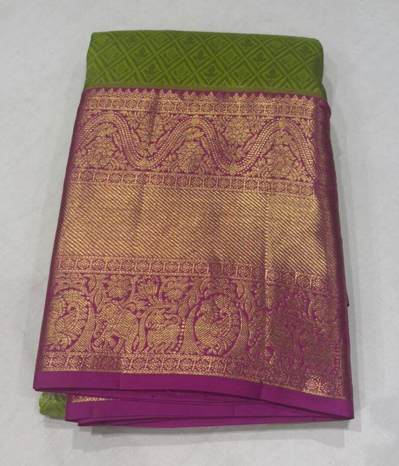 Vibrant Pink & Green Kanjivaram Silk Saree with Golden Zari Weaving and Traditional Pallu - Image 2