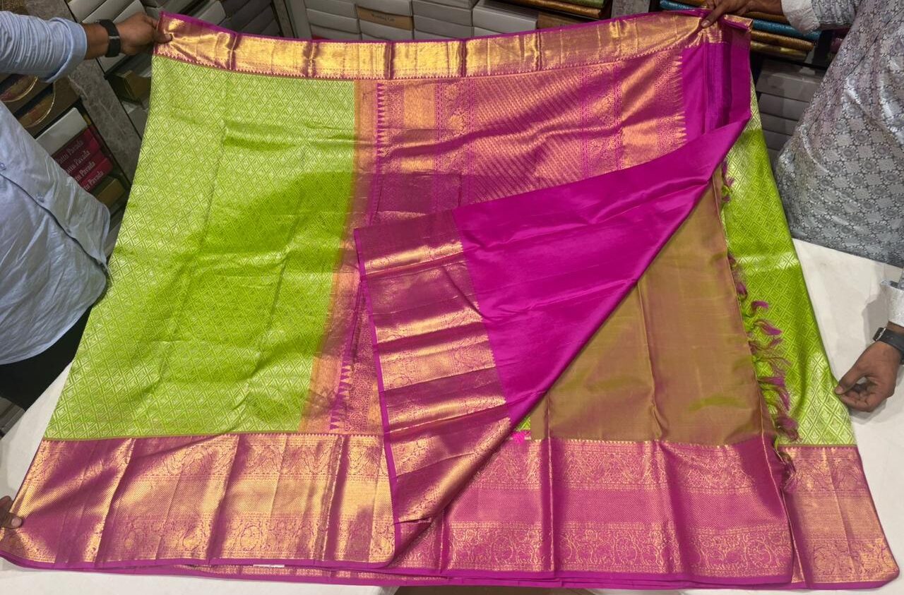 Vibrant Pink & Green Kanjivaram Silk Saree with Golden Zari Weaving and Traditional Pallu - Image 5