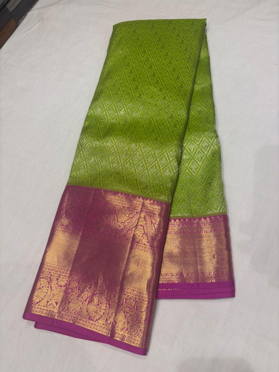 Vibrant Pink & Green Kanjivaram Silk Saree with Golden Zari Weaving and Traditional Pallu - Image 3