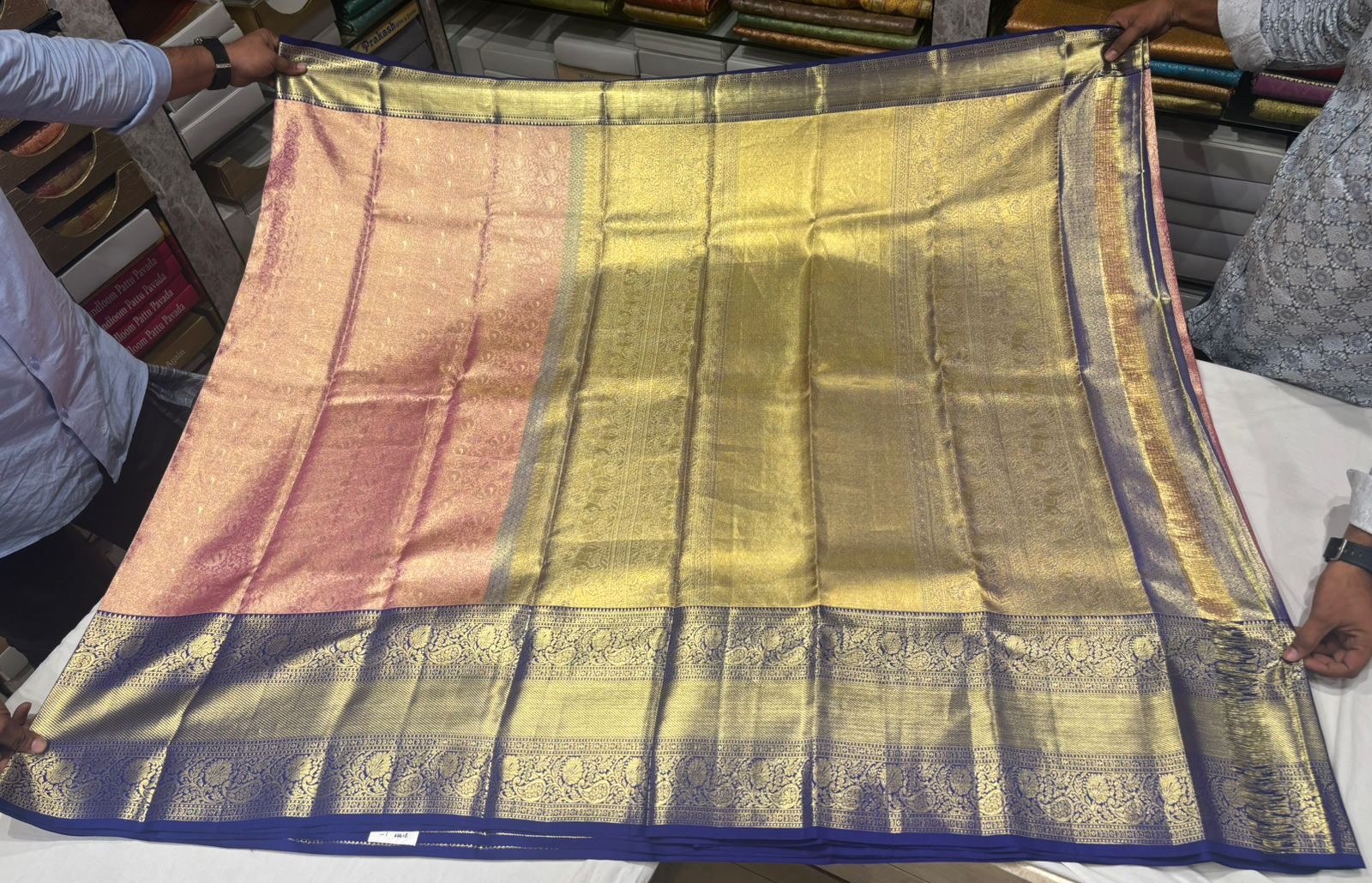 Elegant Dual-Tone Gold and Peach Kanchipuram Silk Saree with Royal Blue Zari Border - Image 4