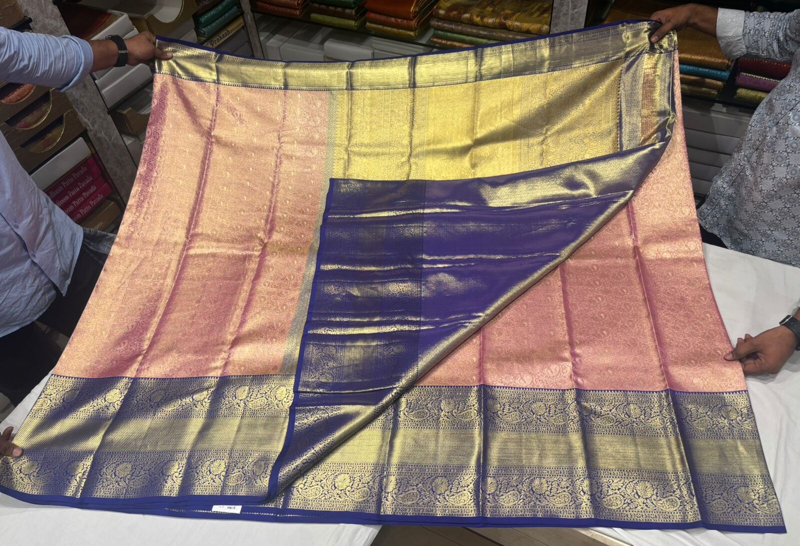 Elegant Dual-Tone Gold and Peach Kanchipuram Silk Saree with Royal Blue Zari Border - Image 5