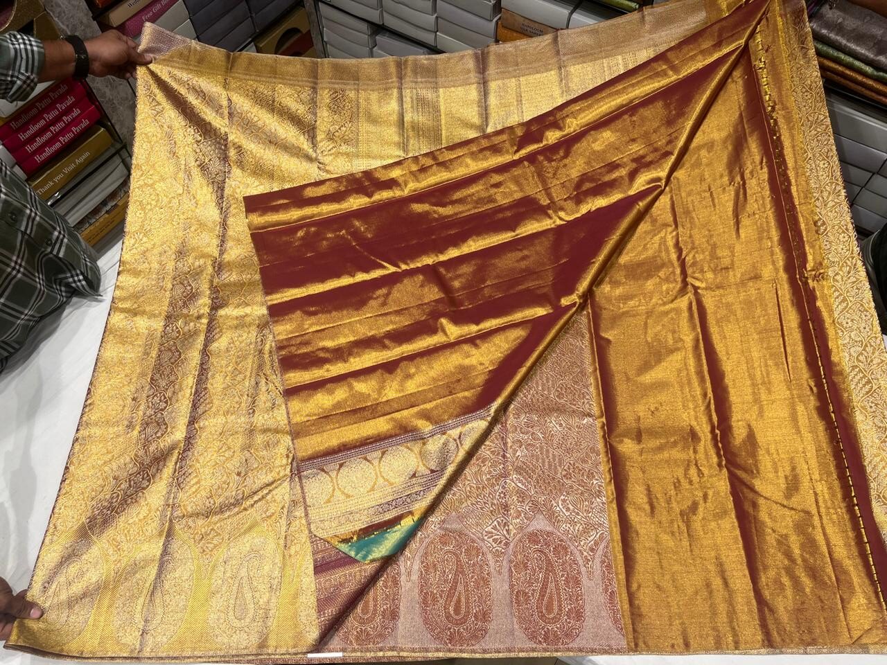 Royal Meroon Gold Silk Saree with Intricate Paisley & Floral Zari Weaving - Image 5