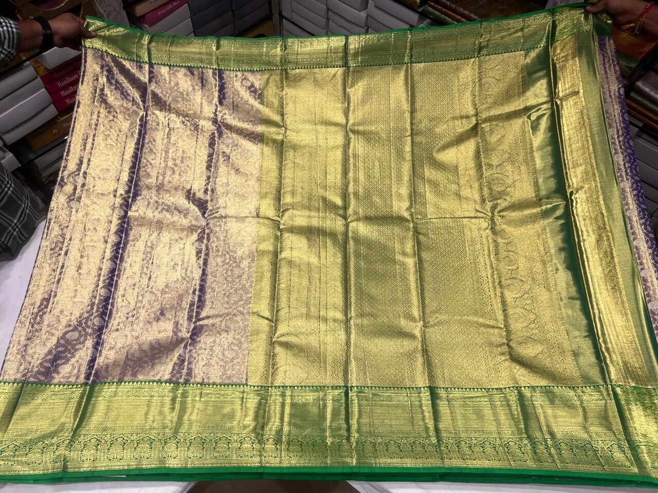 Regal Dual-Tone Violet and Gold Kanjivaram Silk Saree with Contrast Green Pattu Border - Image 4